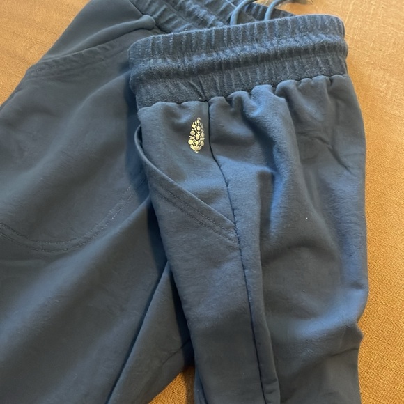Free People Movement joggers/ leggings - Picture 7 of 8